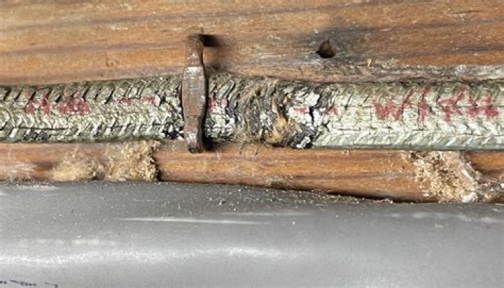 Does cloth wiring have asbestos