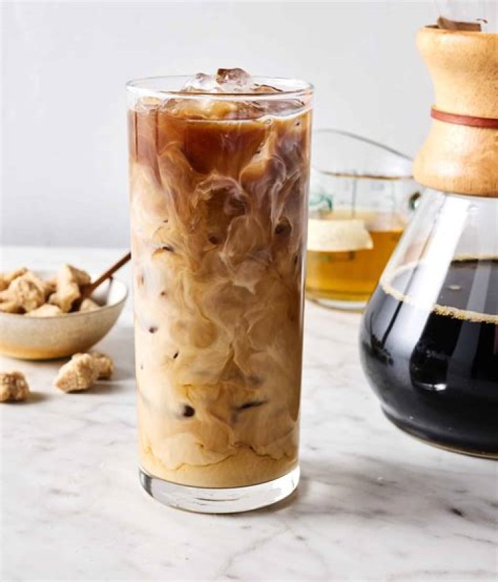 What does iced macchiato taste like